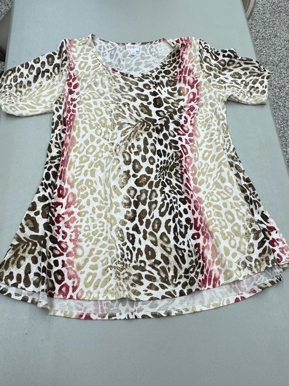 LuLaRoe Leopard Print Scoop Neck Perfect T m- Brown, Cream & Red